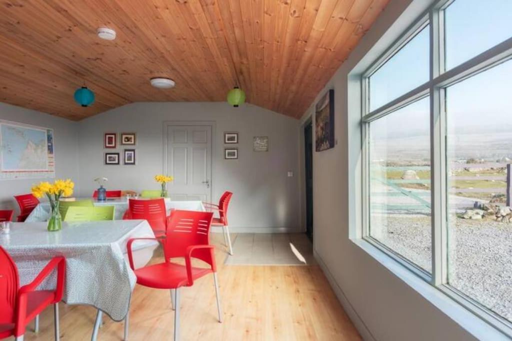 Hotel Into The Burren Murroogh Esterno foto